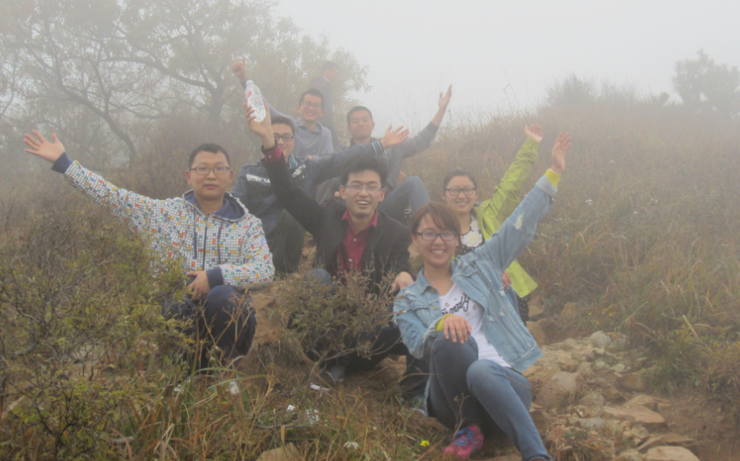 研究生爬山活动.jpg 研究生爬山活动.jpg