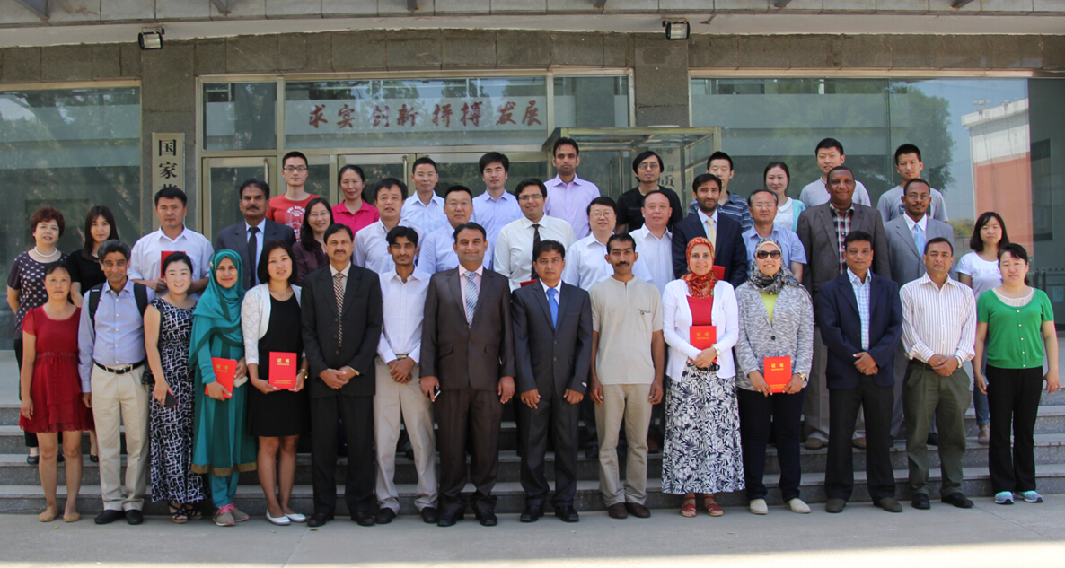 果树所国际培训班2015照片二.jpg 果树所国际培训班2015照片二.jpg